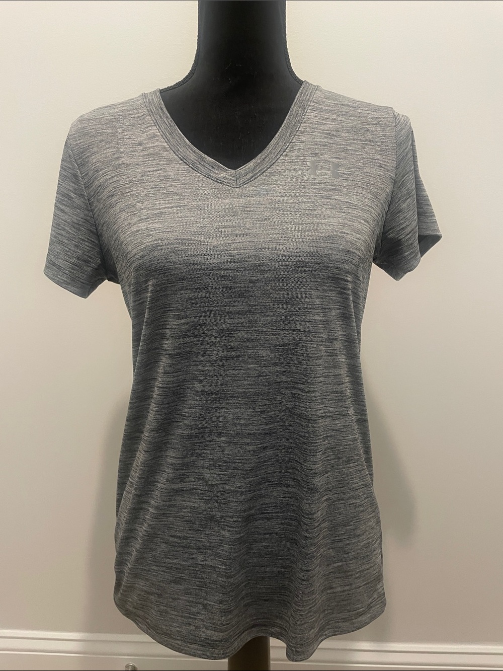 Under Armour Women’s Gray Heather V-Neck Performance Tee